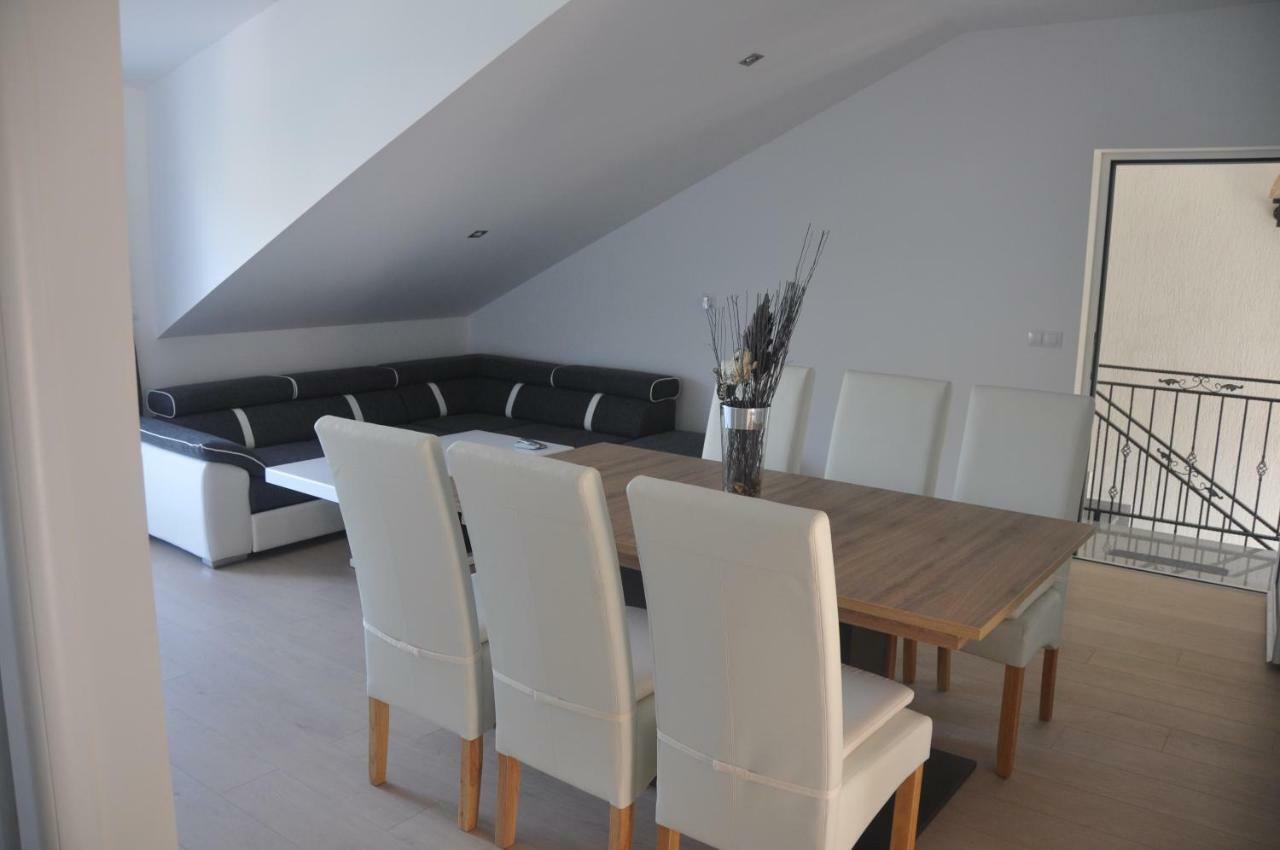 Anna Apartment Marina Luaran gambar