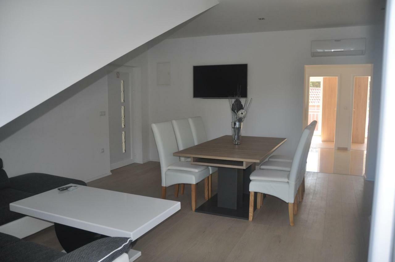 Anna Apartment Marina Luaran gambar